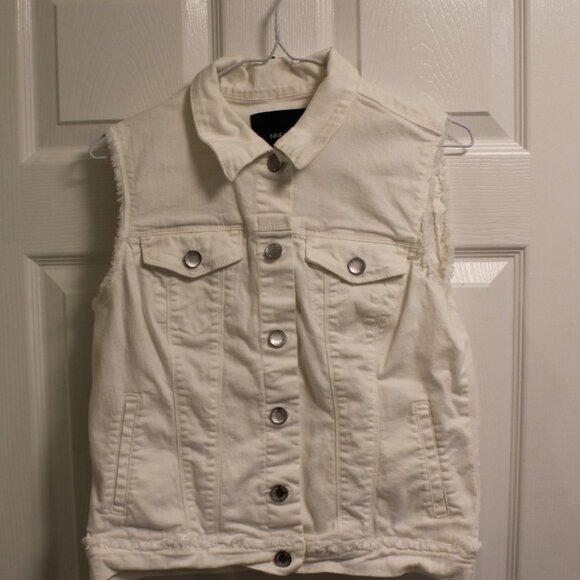 Vest  -006 - Picture 1 of 1
